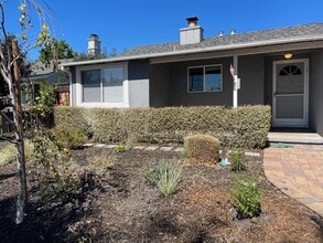 Building Photo - 623 Salberg Ave