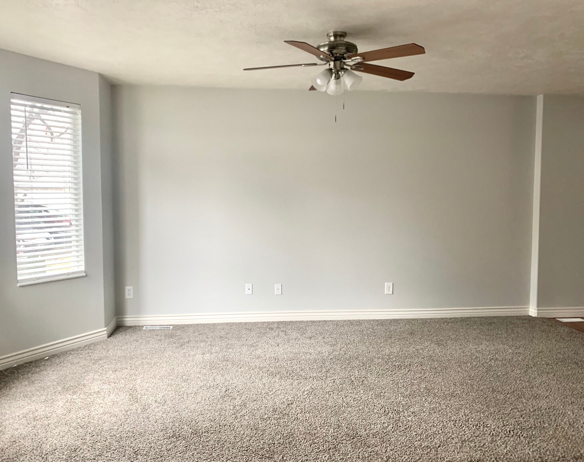 Building Photo - 33 S 900 E