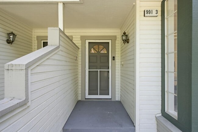 Building Photo - 991 Belmont Terrace