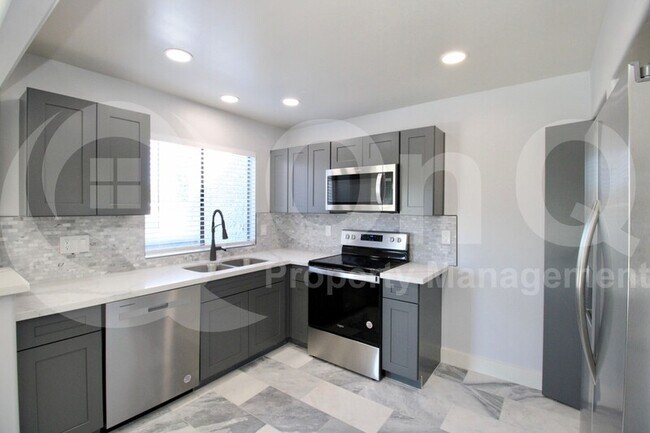 Building Photo - 10115 E Mountain View Rd