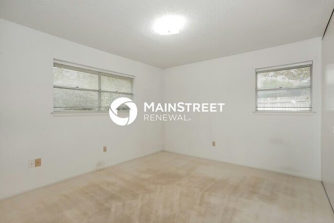 Building Photo - 3 Bedroom Pet-Friendly Home in FORT WORTH, TX with Main Street Renewal