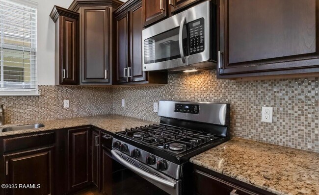 Building Photo - 100 Deysbrook Ln