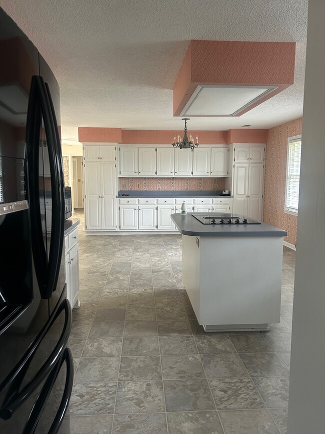 Building Photo - 4560 Smith Rd