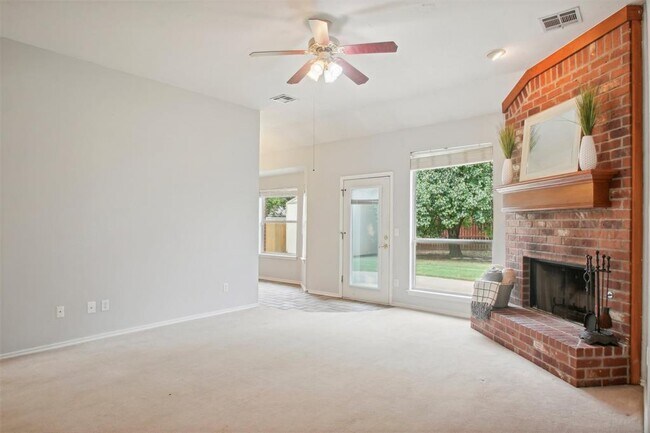 Building Photo - 613 Vickery Ave