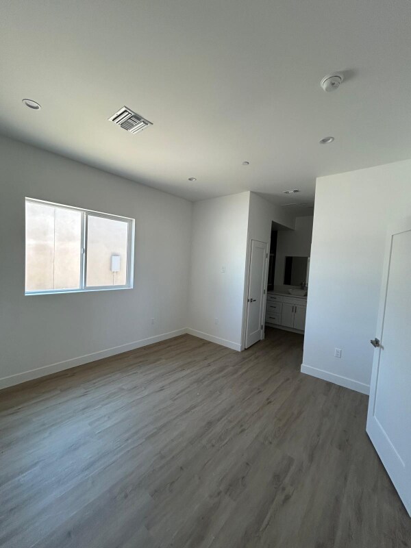 Building Photo - 9306 E Ave T 6