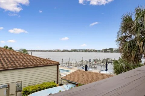 Building Photo - 308 Miracle Strip Pkwy SW