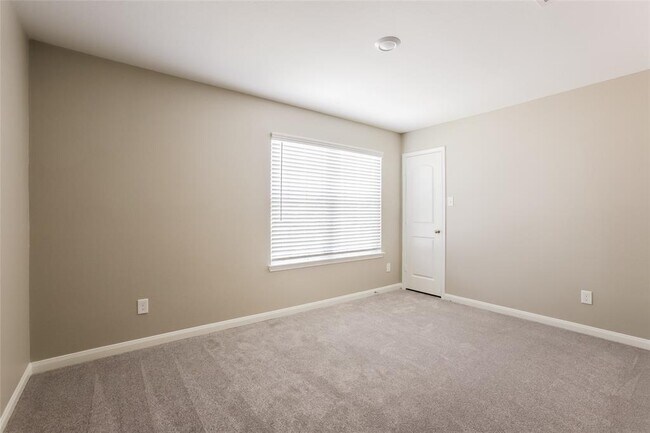 Building Photo - 23119 Bellini Dr