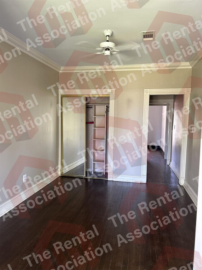 Building Photo - 2401 Jasmine St