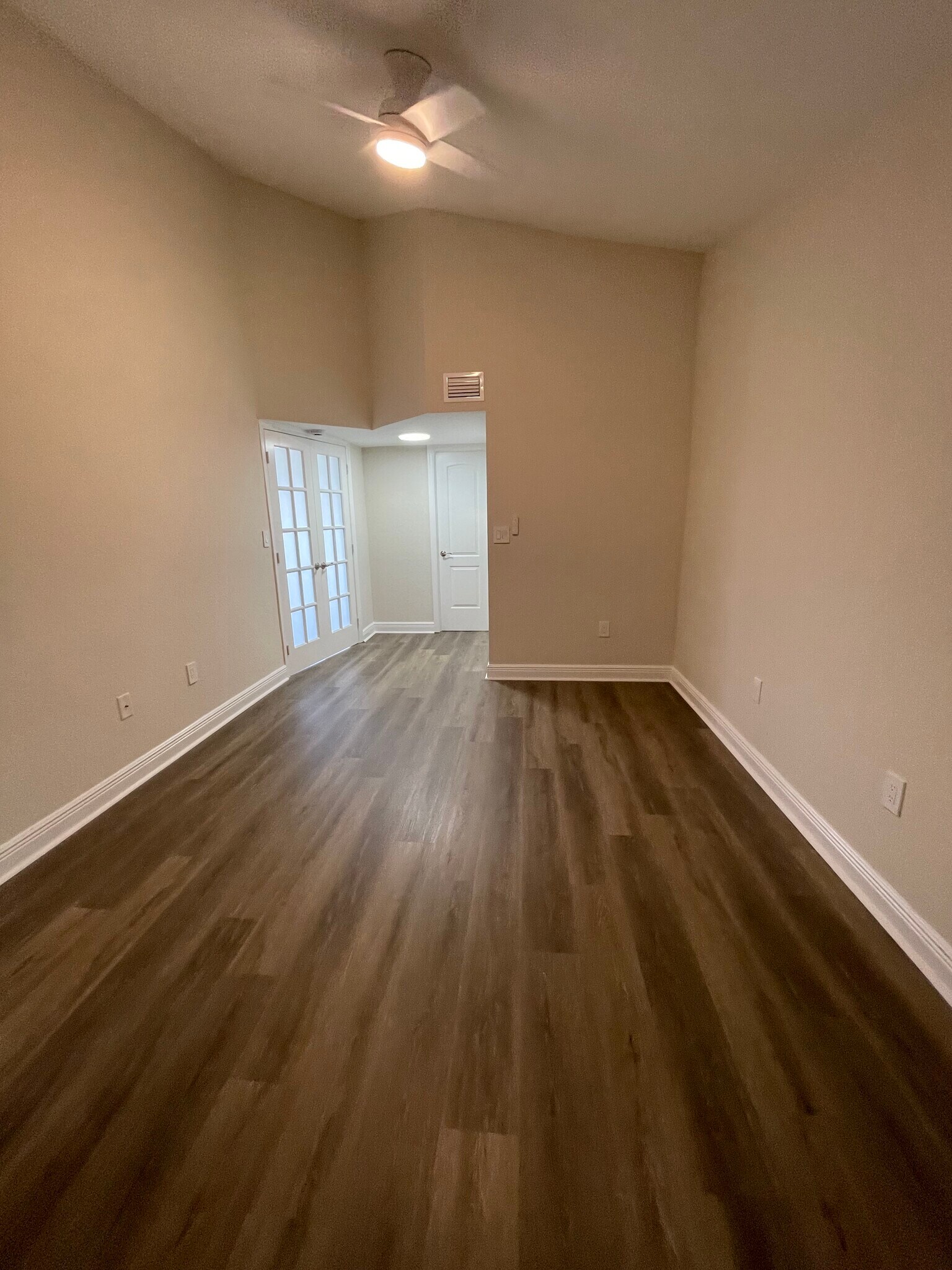 Building Photo - 2850 N Oakland Forest Dr