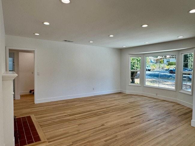 Building Photo - Turnkey Home