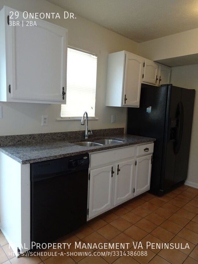 Building Photo - 3 Bedroom 1.5 Bathroom Townhome in Denbroo...