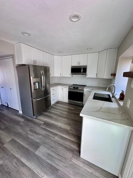 Building Photo - 4901 E Kelton Ln