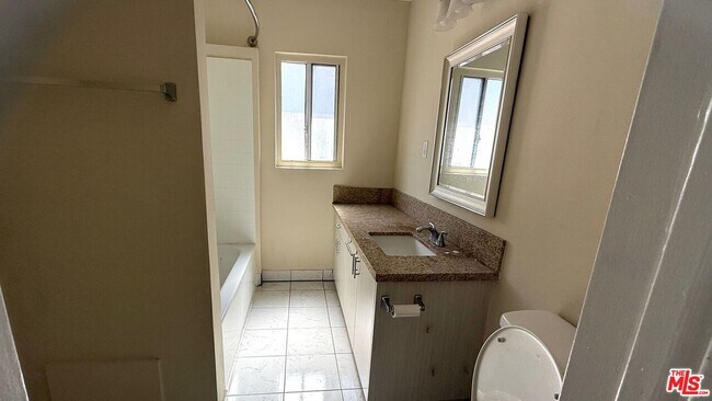 Building Photo - 443 S Wilton Pl