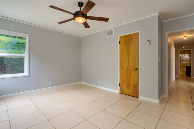 Master bedroom has closet and plenty of outlets - 211 Farview Drive