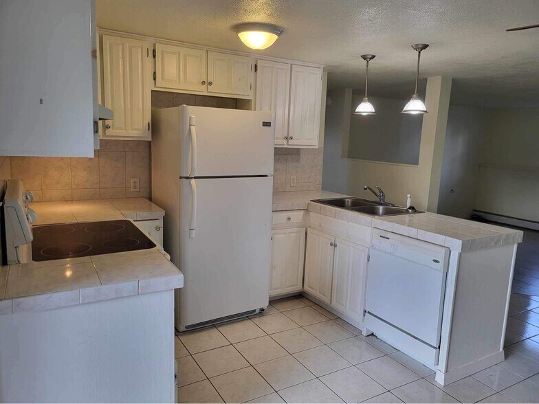 Building Photo - 4 Dr Knapp Rd S