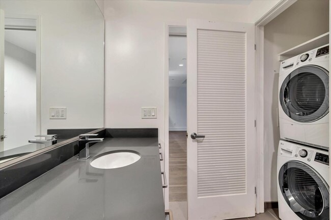 Building Photo - 1075 Market St