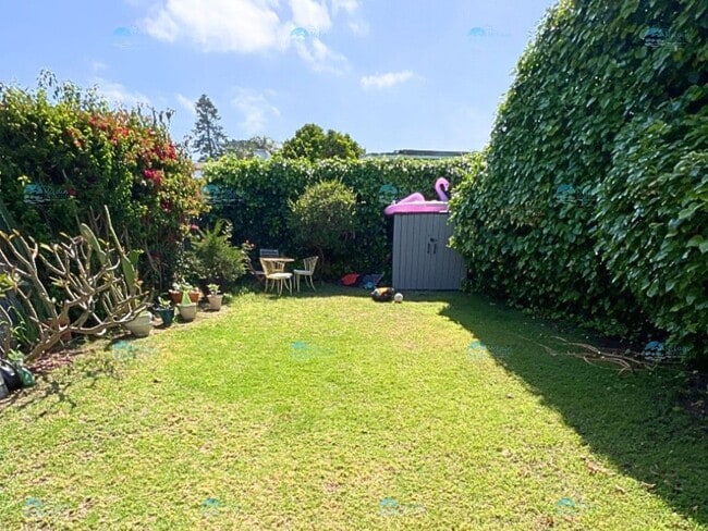 Building Photo - Single Story 2BD/1BA Home Minutes to the B...