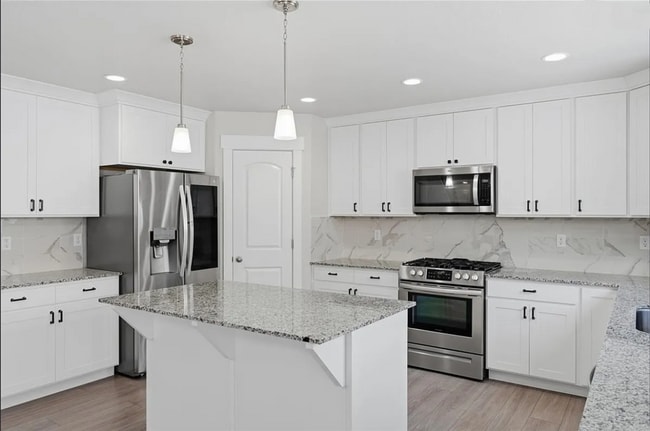 Building Photo - Available now!! 7 Bedroom/3.2 Bathroom home in Lehi