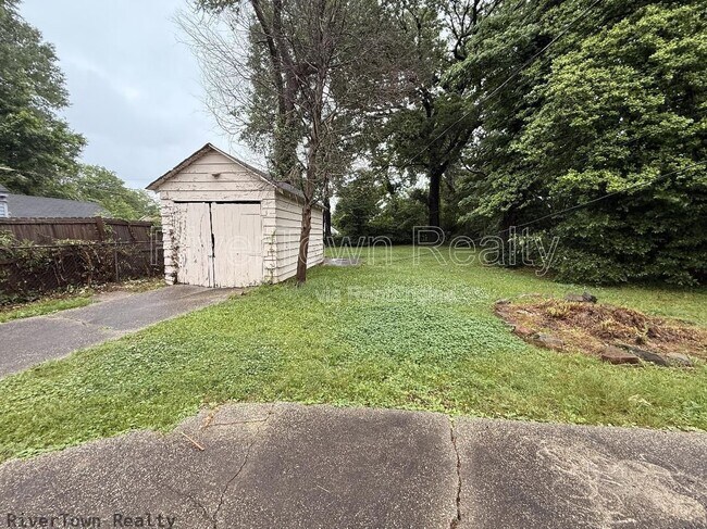 Building Photo - 1026 Stonewall St