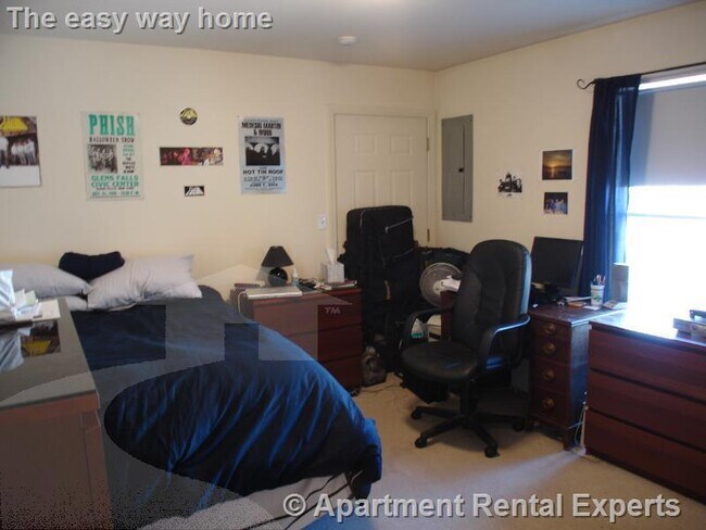 Building Photo - 11 Kent Ct