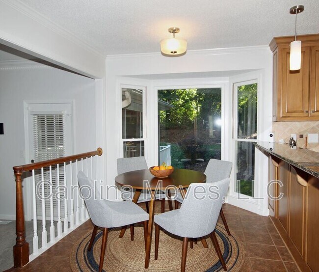 Building Photo - 6 Briton Ct