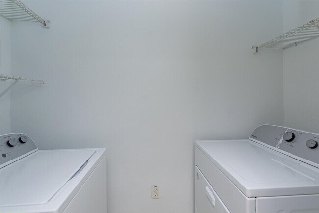 Building Photo - Baldwin Park 2/2 Condo, *Ground Floor* Attached Garage with Enders Park Views! Available June 2026