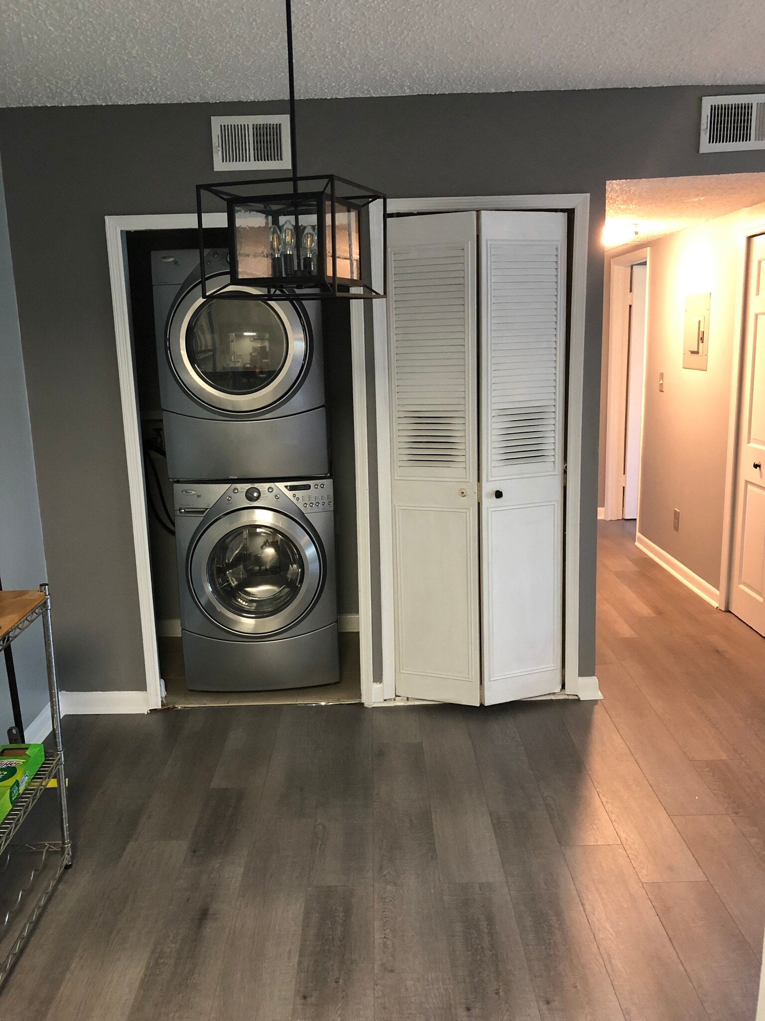 Laundry - 911 Camelot Dr