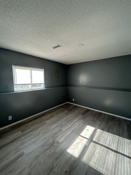 Building Photo - 819 S Todd Cir