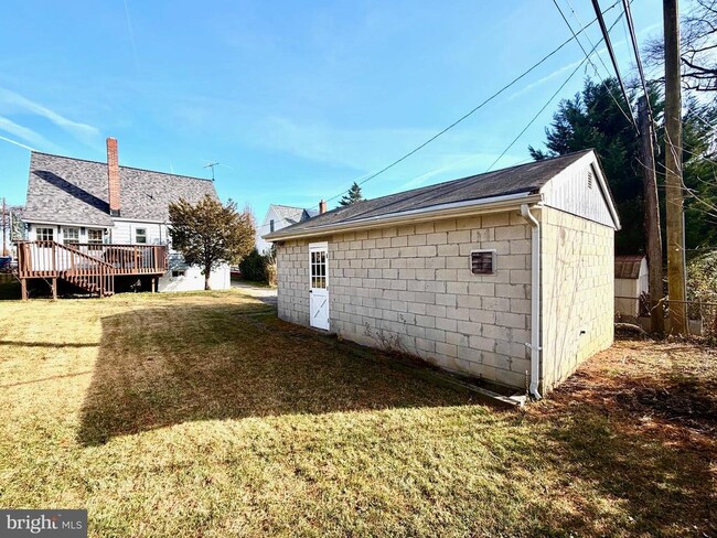 Building Photo - 303 Willow Ave