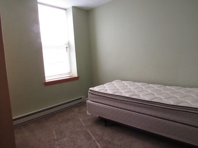 Building Photo - 1100 RES