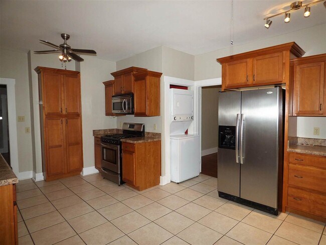 Building Photo - 447 Dickinson St