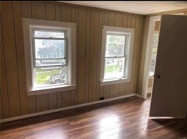 Building Photo - 64 Ontario St