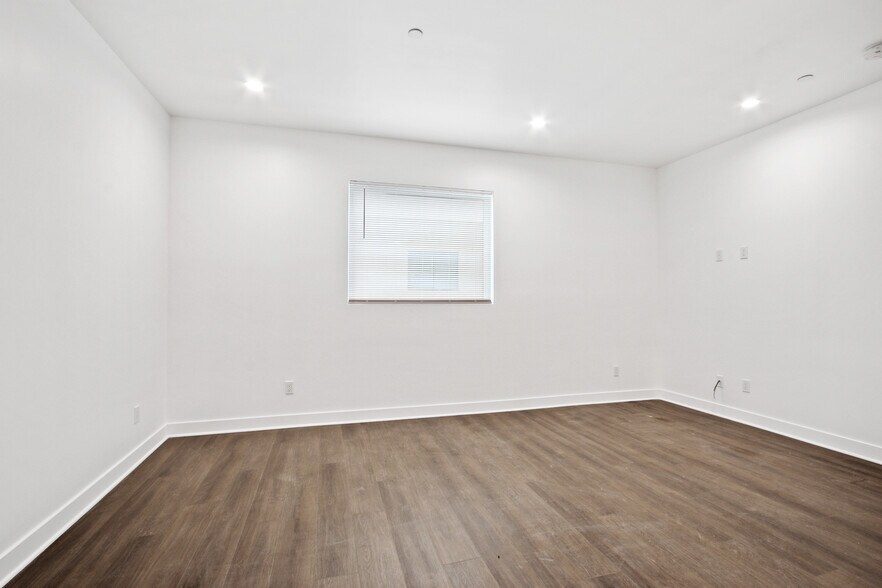 Building Photo - 1139 S Lorena St