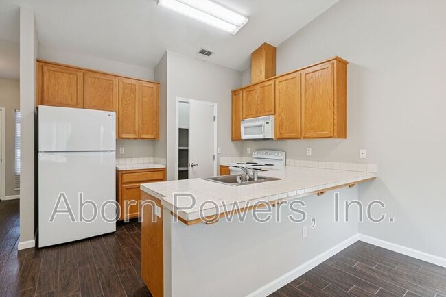 Building Photo - 620 Pearl Pl