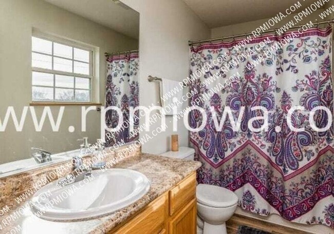 Building Photo - 3204 SW Sharmin Ln