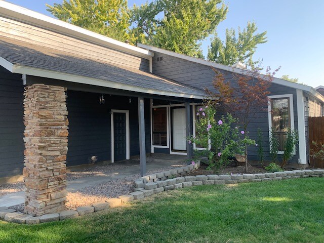 Building Photo - 8995 W Pembrook Dr