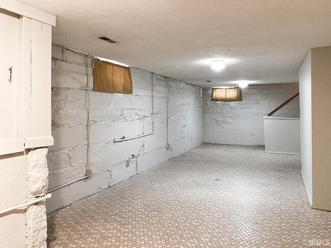 Building Photo - 820 N Washington St