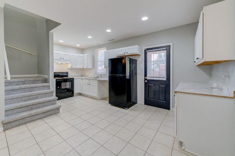 Building Photo - 77xx Vermont Ave