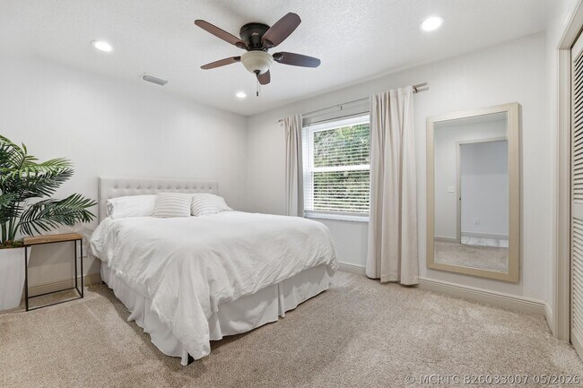 Building Photo - 15600 Rolling Meadows Cir