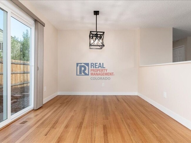 Building Photo - 1424 S Sierra Dr