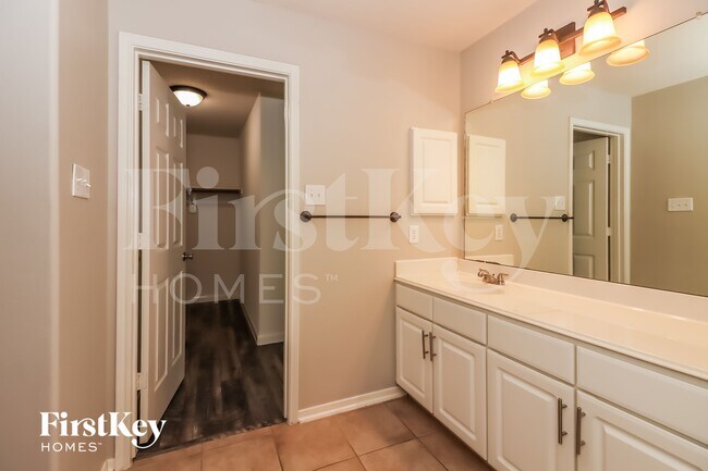Building Photo - 5631 Cinnamon Lake Dr