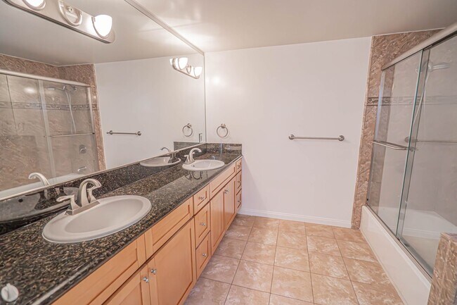 Building Photo - Spacious 3-Bedroom Condo with Underground ...