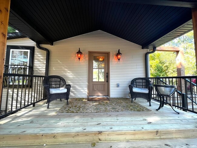 Building Photo - 624 Monroe St