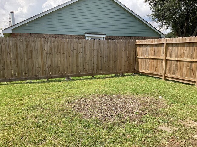 Building Photo - 1905 Eastwind Dr