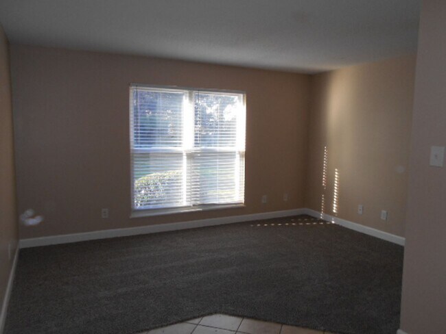 Building Photo - 2 bedroom, 1 bath condo in downtown Conway