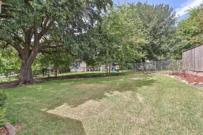 Building Photo - 10910 Scenic Dr