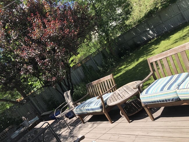 Building Photo - 1015 Forest Ave