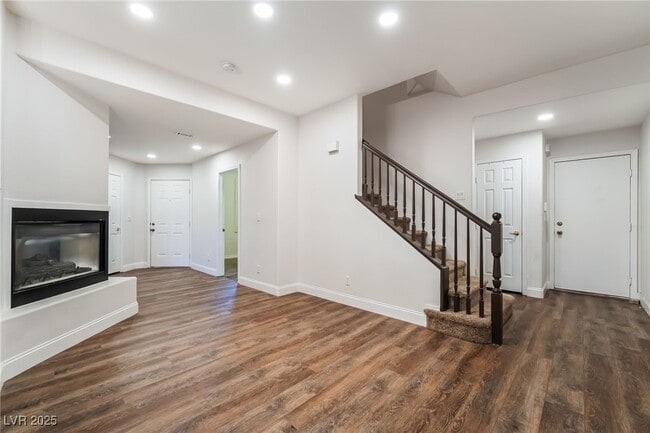 Building Photo - 109 Broken Rock Dr