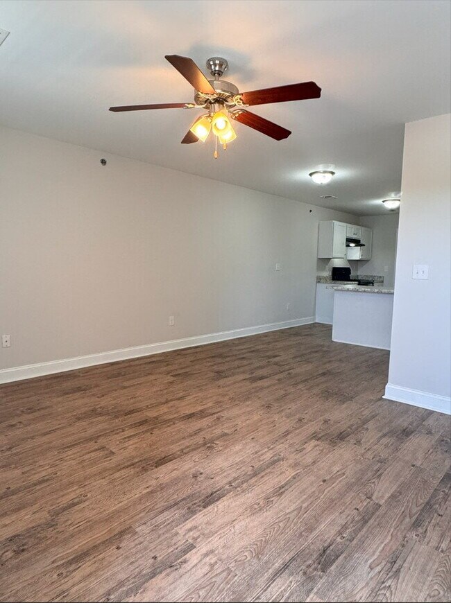 Building Photo - New Reduced Rental Rate!