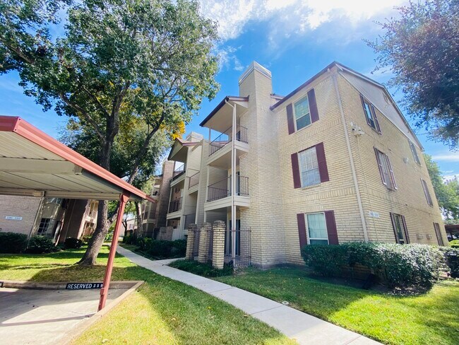 Building Photo - 2120 El Paseo St